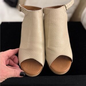 Women's Cream Peep-Toe Leather sandals